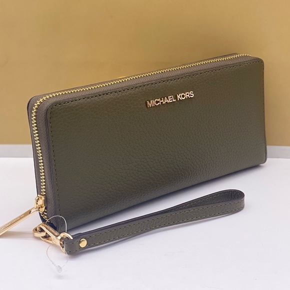 Michael Kors Large Continental
Wallet Wristlet Olive - Picture 2 of 9